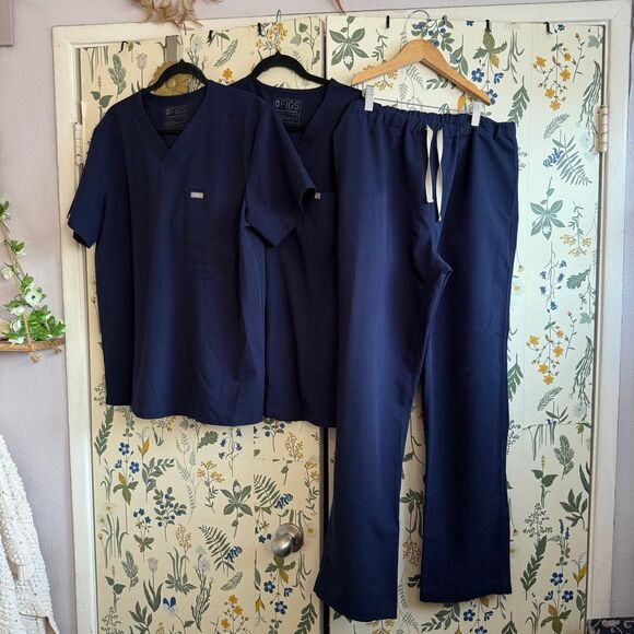 Men’s Figs Scrub Set - Picture 1 of 5